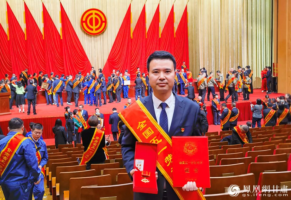 【全国先进】“一”心研好药 “杰”出青年捧起全国五一劳动奖章