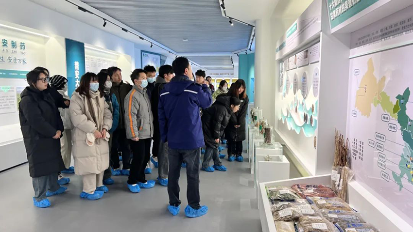 甘肃政法大学一行参观陇神戎发并召开交流讨论会