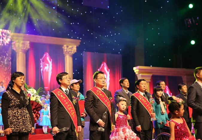 陇神戎发原董事长康海军2014年1月18日荣获“工行杯”感动甘肃•2013年度十大“陇人骄子”荣誉称号